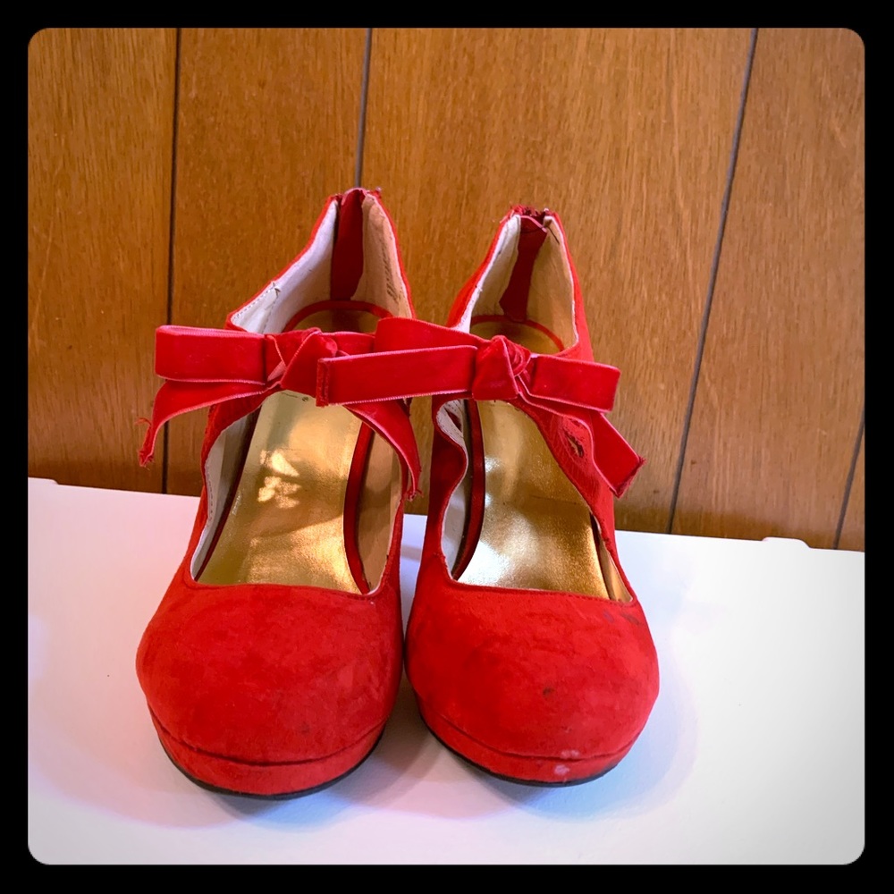 Women’s Red Bow tie high heels (size 10)